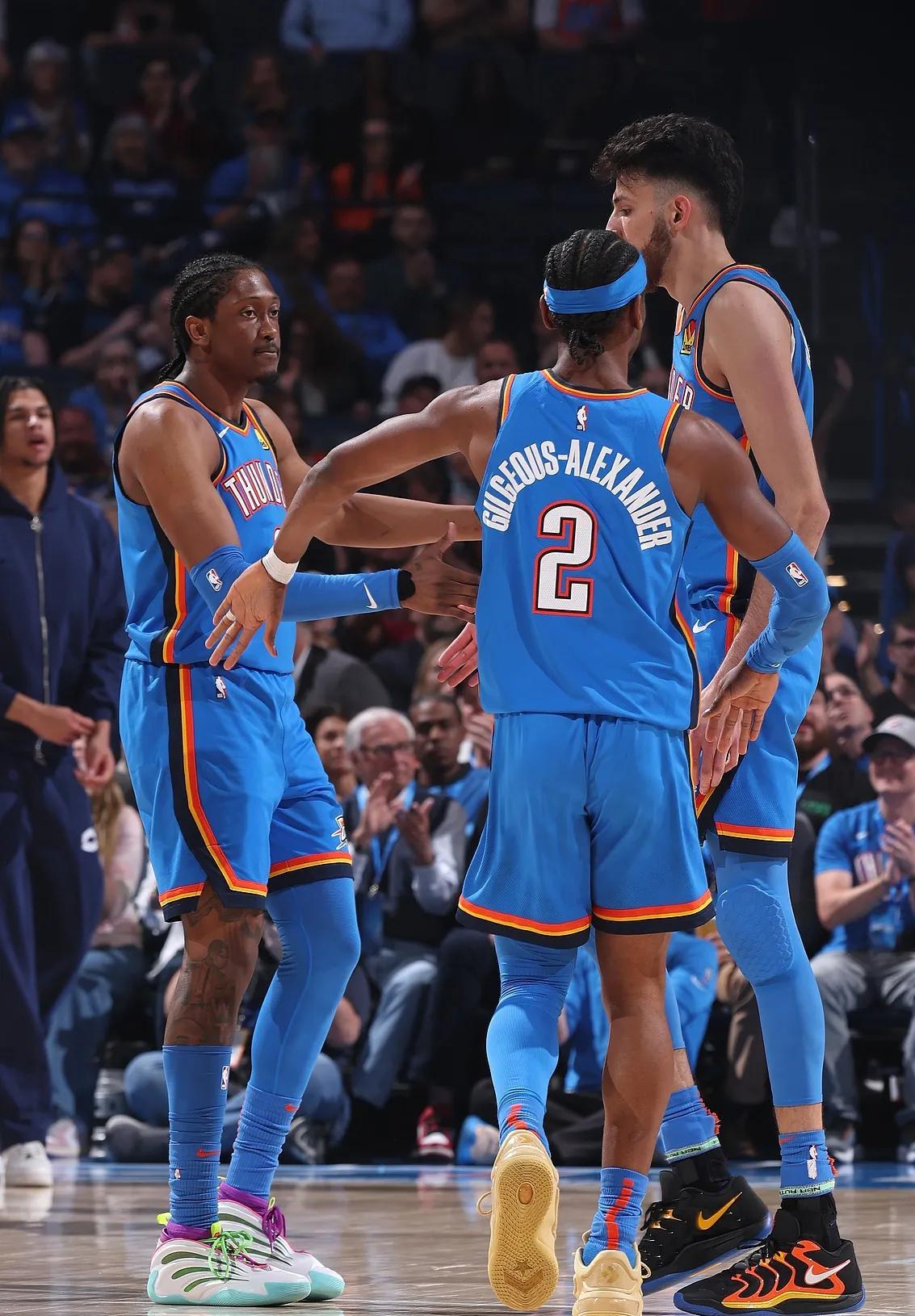 关于今晚体能课后;广州队绝杀压哨备战NBA季后赛;话题不断;轮换策略成焦点的信息 关于今晚体能课后;广州队绝杀压哨备战NBA季后赛;话题不断;轮换策略成焦点的信息