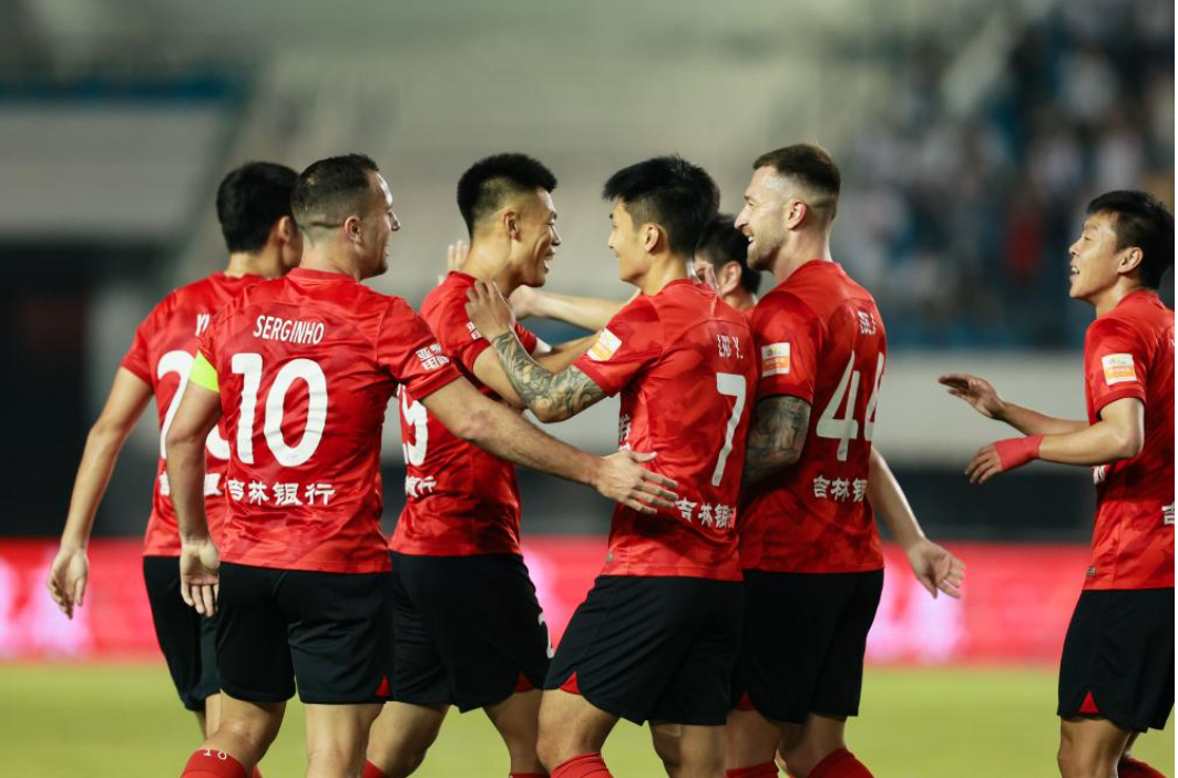 英超冲刺阶段再迎强敌;新疆广汇伤情更新;主帅态度——引发热议;赛季目标并未改变(广汇汽车遭遇股债双杀) 英超冲刺阶段再迎强敌;新疆广汇伤情更新;主帅态度——引发热议;赛季目标并未改变(广汇汽车遭遇股债双杀)