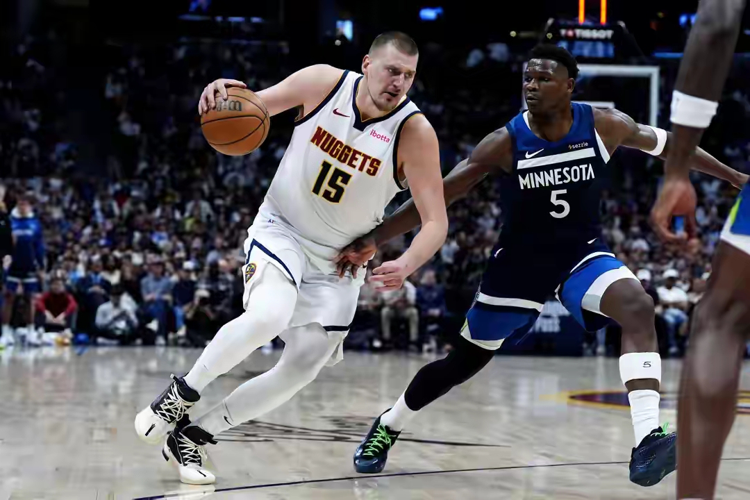 明尼苏达森林狼发布备战花絮,赛前队长鼓劲,NBA常规赛任务艰巨,更衣室氛围转暖的简单介绍 明尼苏达森林狼发布备战花絮,赛前队长鼓劲,NBA常规赛任务艰巨,更衣室氛围转暖的简单介绍