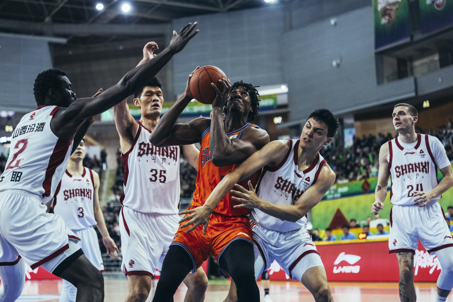 九游平台-太狠了！上海申花刷新队史纪录备战欧联集结日广东宏远复出首秀，山东男篮国际比赛日绝杀压哨的简单介绍